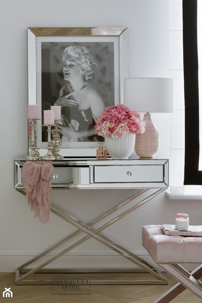 Apartament w stulu Nowojorskim - luksusowe wnetrza: salon, sypialnia - Mały biały salon, styl glamour - zdjęcie od PRIMAVERA-HOME.COM