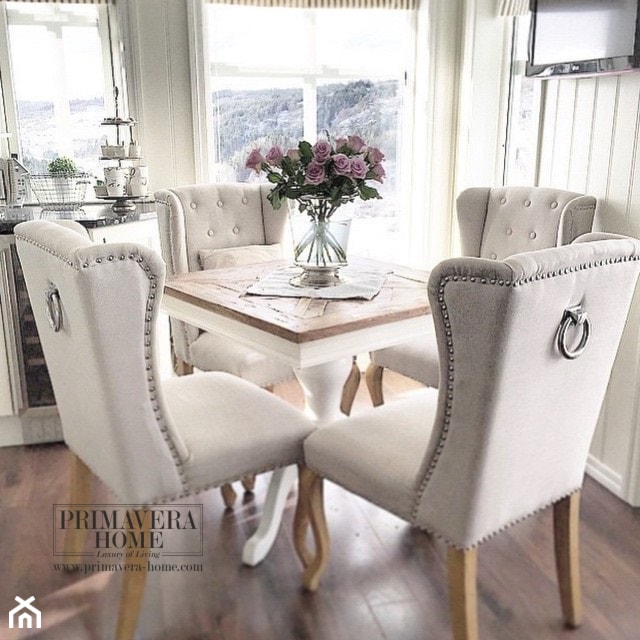 Krzesła tapicerowane z kplatką w stylu Prowansalskim Shabby chic - Mała biała jadalnia w kuchni, styl prowansalski - zdjęcie od PRIMAVERA-HOME.COM - Homebook