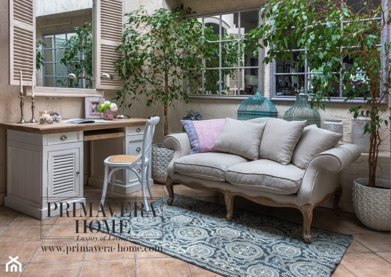 Wnętrza w stulu PROWANSALSKIM I SHABBY CHIC - Mały szary salon, styl glamour - zdjęcie od PRIMAVERA-HOME.COM