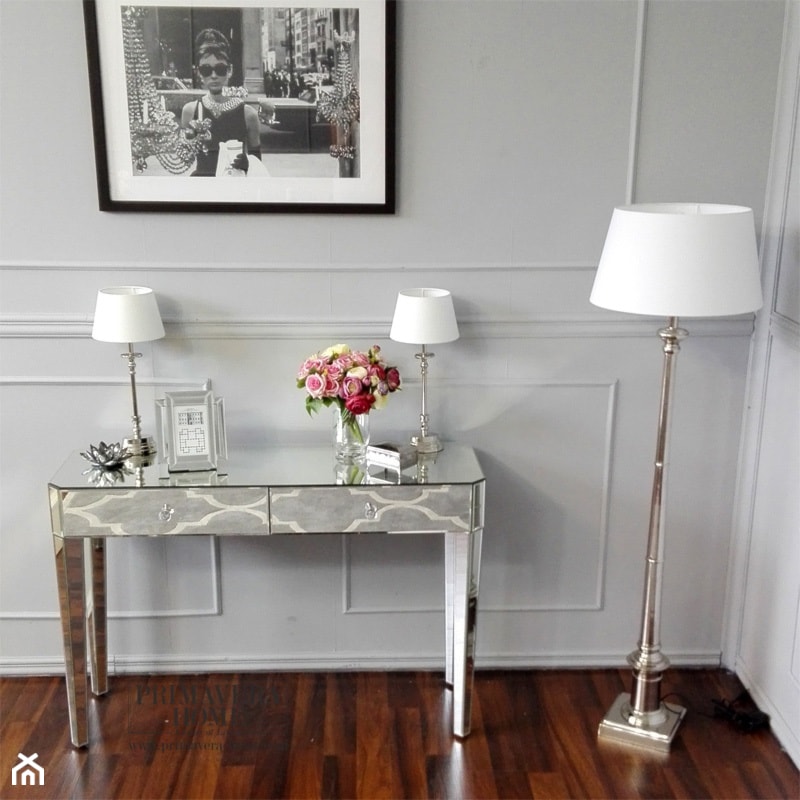 Meble lustrzane w stylu nowojorskim - Mały biały salon, styl glamour - zdjęcie od PRIMAVERA-HOME.COM - Homebook