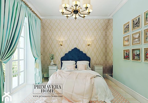 Geometryczne tapety w stylu nowojorskim i glamour - Średnia niebieska sypialnia z balkonem / tarasem, styl glamour - zdjęcie od PRIMAVERA-HOME.COM