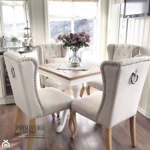 Wnętrza w stulu PROWANSALSKIM I SHABBY CHIC - Mały biały salon z jadalnią, styl prowansalski - zdjęcie od PRIMAVERA-HOME.COM