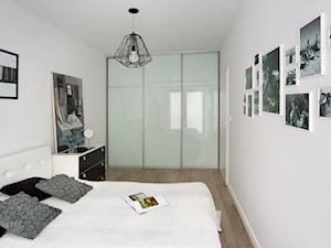 mieszkanie trzy kolory - Sypialnia, styl nowoczesny - zdjęcie od Studio Projektowe Atoato