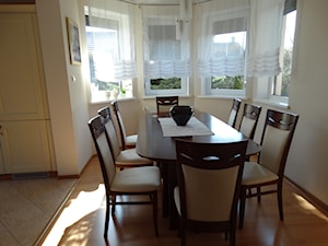 Dom Śródziemnomorski - Średnia beżowa jadalnia jako osobne pomieszczenie, styl tradycyjny - zdjęcie od Studio Projektowe Atoato