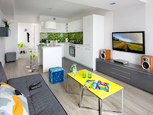 mieszkanie wiosna-zima - Średni biały salon z kuchnią z jadalnią, styl nowoczesny - zdjęcie od Studio Projektowe Atoato