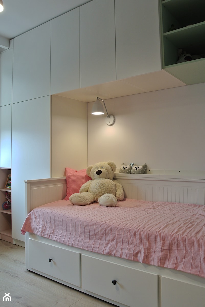 Mieszkanie w Krakowie 2+2 - Średni biały pokój dziecka dla nastolatka dla dziewczynki, styl nowoczesny - zdjęcie od Justyna Lewicka Design