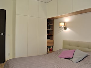 Mieszkanie w Krakowie 2+2 - Mała biała sypialnia, styl nowoczesny - zdjęcie od Justyna Lewicka Design