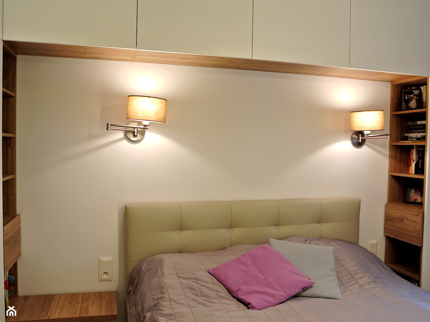 Mieszkanie w Krakowie 2+2 - Mała biała sypialnia, styl nowoczesny - zdjęcie od Justyna Lewicka Design - Homebook