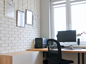 Mieszkanie w centrum Krakowa - Małe białe szare biuro, styl skandynawski - zdjęcie od Justyna Lewicka Design