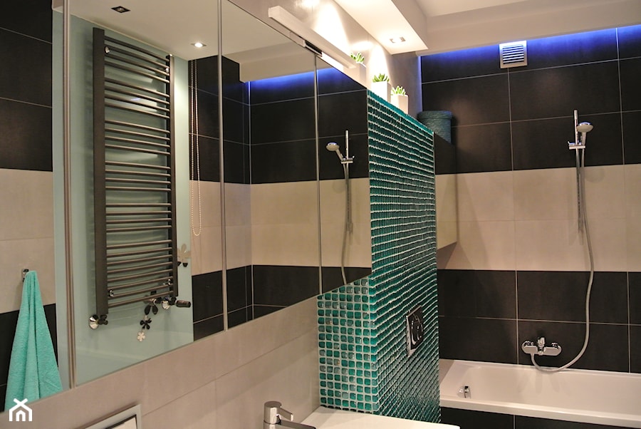 Turkusowa łazienka - Średnia na poddaszu bez okna łazienka, styl nowoczesny - zdjęcie od Justyna Lewicka Design