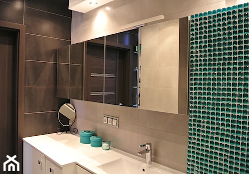 Turkusowa łazienka - Bez okna z punktowym oświetleniem łazienka, styl nowoczesny - zdjęcie od Justyna Lewicka Design