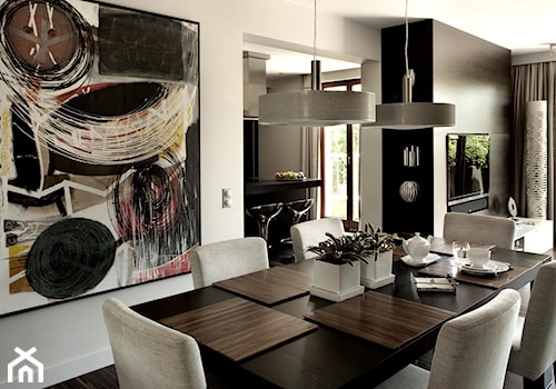 Apartament modernistyczny - Średnia beżowa jadalnia w salonie, styl nowoczesny - zdjęcie od CKTprojekt