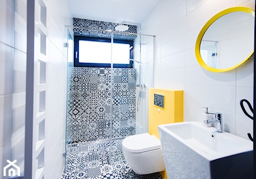 Island - Mała łazienka z oknem, styl nowoczesny - zdjęcie od Concept JO ANA
