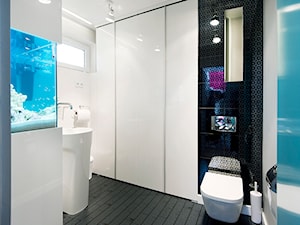 Marynarskie marzenia - konkurs Katowice - Mała na poddaszu łazienka z oknem, styl nowoczesny - zdjęcie od Concept JO ANA
