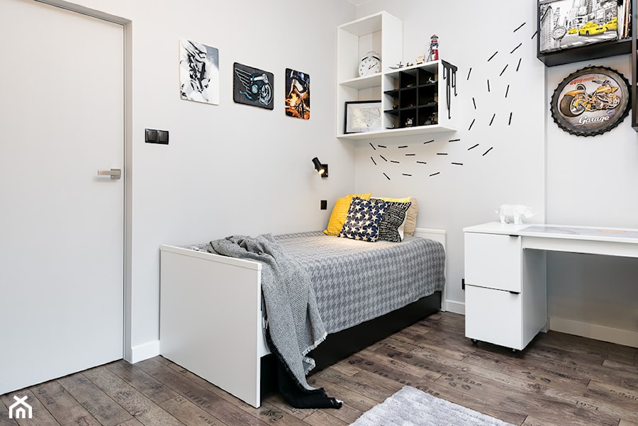 Pokój nastolatka - Średni biały pokój dziecka dla nastolatka dla chłopca dla dziewczynki, styl nowoczesny - zdjęcie od Q2Design