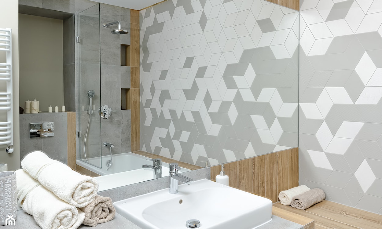 nowoczesna szaro-biała łazienka z dużym lustrem w stylu skandynawskim