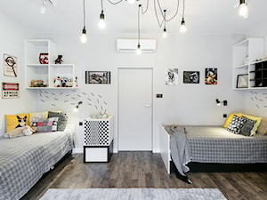 Pokój nastolatka - Średni biały pokój dziecka dla dziecka dla nastolatka dla chłopca dla dziewczynki dla rodzeństwa, styl nowoczesny - zdjęcie od Q2Design