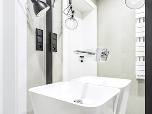 Dom jednorodzinny - Mała bez okna z lustrem łazienka, styl nowoczesny - zdjęcie od Maciejewska Design