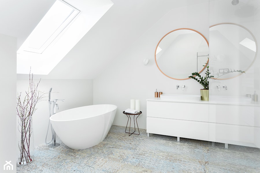 biała łazienka - zdjęcie od Maciejewska Design