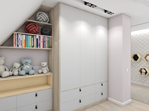 dom jednorodzinny (projekt Opałek) - Średni biały różowy szary pokój dziecka dla dziecka dla dziewczynki - zdjęcie od Maciejewska Design