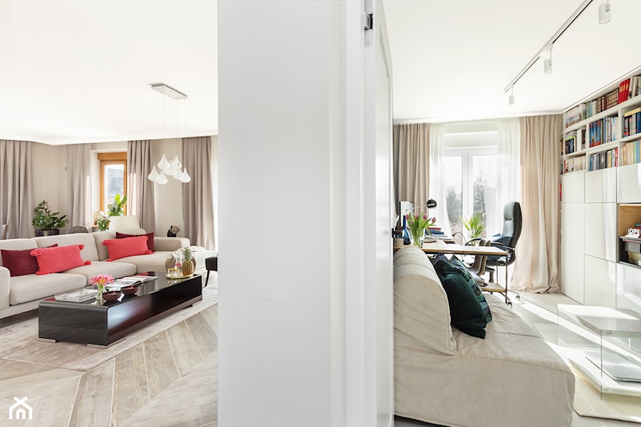 Mieszkanie10 - Średni beżowy biały salon z bibiloteczką - zdjęcie od Maciejewska Design