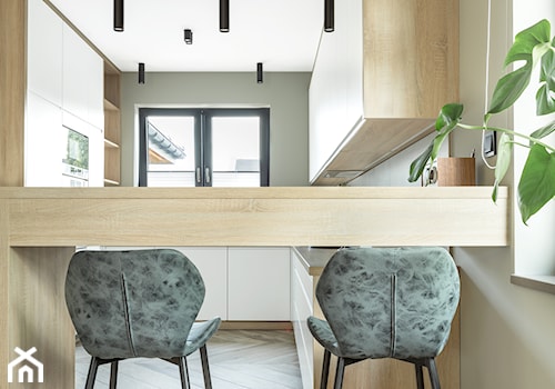 Dom jednorodzinny - Średnia otwarta szara z zabudowaną lodówką kuchnia w kształcie litery g z oknem, styl nowoczesny - zdjęcie od Maciejewska Design