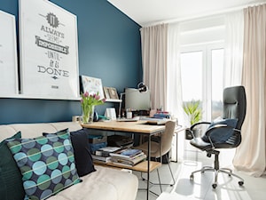 Mieszkanie10 - Mały biały turkusowy salon - zdjęcie od Maciejewska Design