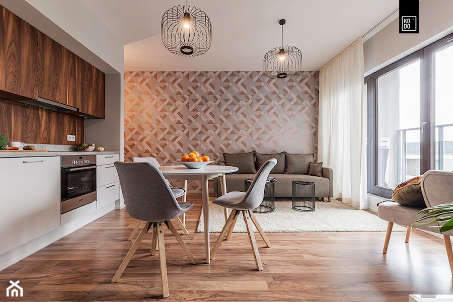 MĘSKI RÓŻ - Mały szary salon z kuchnią z jadalnią z tarasem / balkonem, styl nowoczesny - zdjęcie od KODO projekty i realizacje wnętrz
