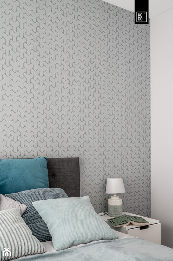 KĘPA MIESZCZAŃSKA W TURKUSIE - Mała biała szara sypialnia, styl minimalistyczny - zdjęcie od KODO projekty i realizacje wnętrz