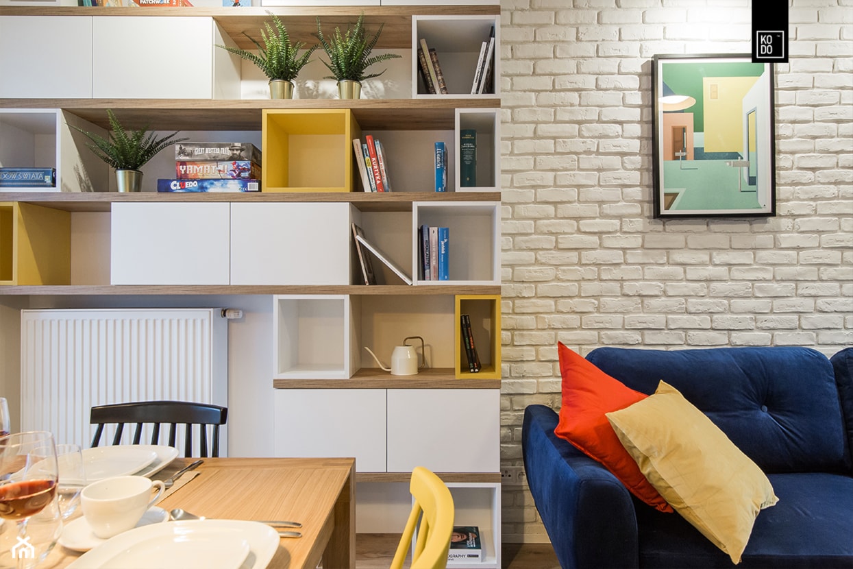 WNĘTRZE Z PASJĄ - Mały szary salon z jadalnią, styl tradycyjny - zdjęcie od KODO projekty i realizacje wnętrz - Homebook