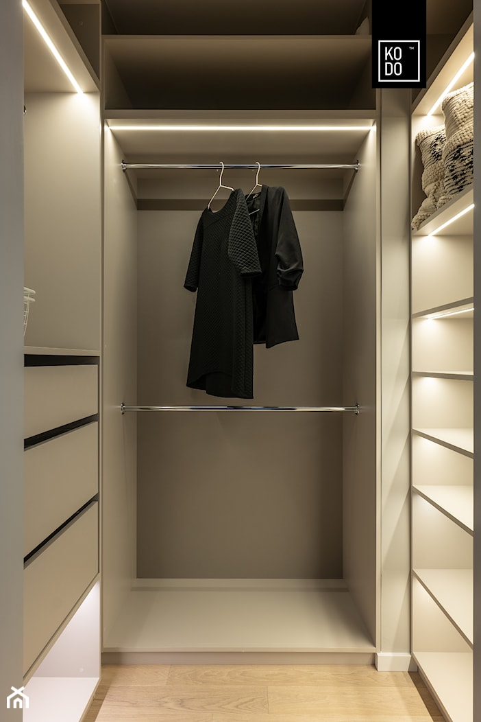ŚWIATŁO NA FORMĘ - Garderoba, styl nowoczesny - zdjęcie od KODO projekty i realizacje wnętrz - Homebook