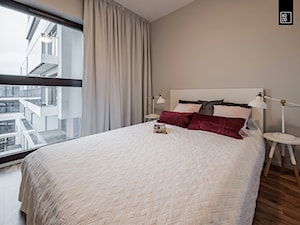 MĘSKI RÓŻ - Średnia szara sypialnia, styl nowoczesny - zdjęcie od KODO projekty i realizacje wnętrz
