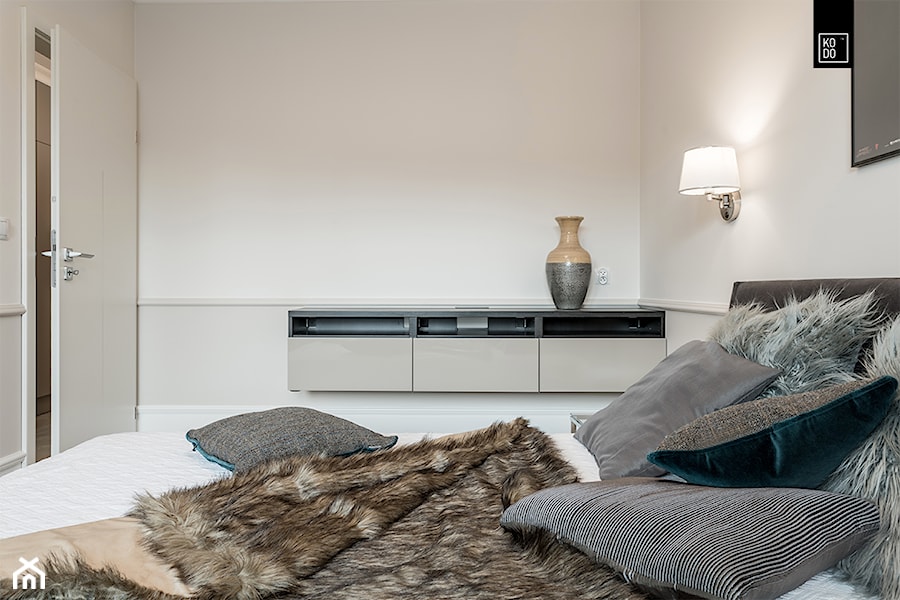 ELEGANCKA GRABISZYŃSKA - Średnia biała sypialnia, styl tradycyjny - zdjęcie od KODO projekty i realizacje wnętrz