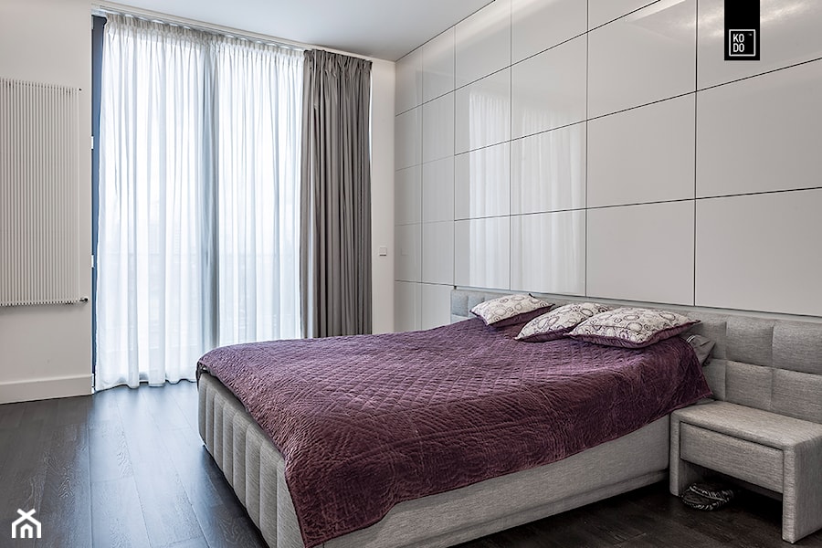 ROSSI_ODRA TOWER - Średnia biała sypialnia, styl nowoczesny - zdjęcie od KODO projekty i realizacje wnętrz
