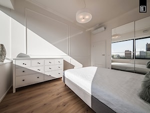 KLASYCZNIE W BIELI - Średnia biała sypialnia, styl tradycyjny - zdjęcie od KODO projekty i realizacje wnętrz