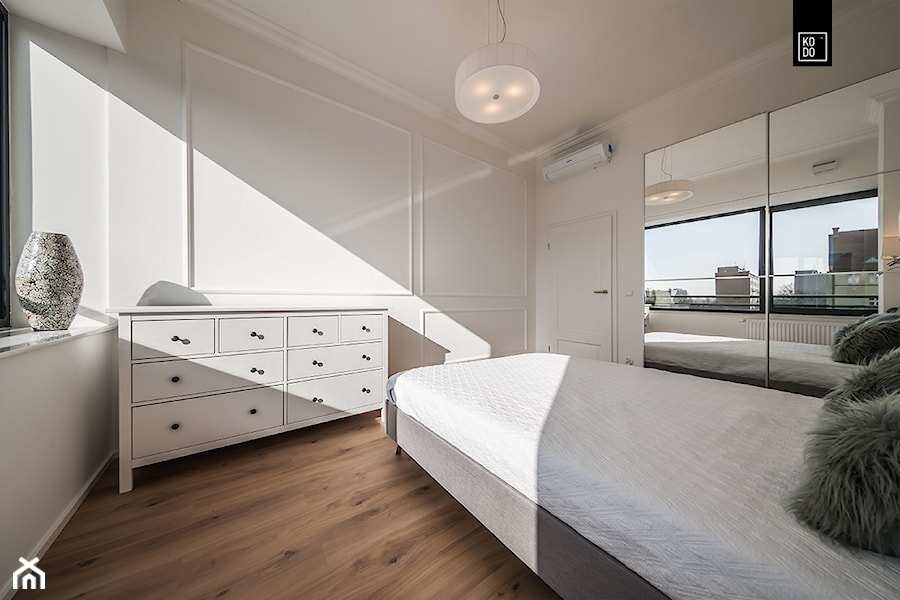 KLASYCZNIE W BIELI - Średnia biała sypialnia, styl tradycyjny - zdjęcie od KODO projekty i realizacje wnętrz