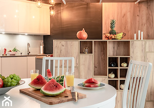 KĘPA MIESZCZAŃSKA W TURKUSIE - Mała biała jadalnia w kuchni, styl nowoczesny - zdjęcie od KODO projekty i realizacje wnętrz
