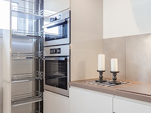 Nowe Kowale - Z zabudowaną lodówką kuchnia, styl nowoczesny - zdjęcie od KODO projekty i realizacje wnętrz