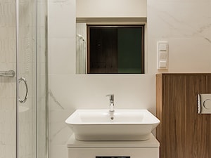 Apartament Kolonialny - Mała bez okna z lustrem łazienka, styl tradycyjny - zdjęcie od KODO projekty i realizacje wnętrz