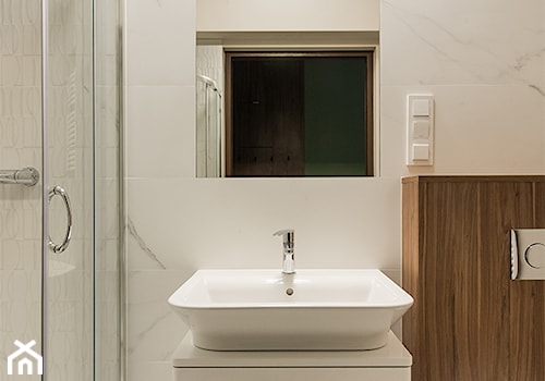 Apartament Kolonialny - Mała bez okna z lustrem łazienka, styl tradycyjny - zdjęcie od KODO projekty i realizacje wnętrz