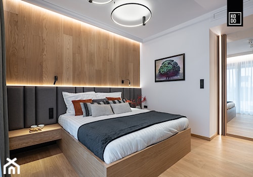 UKRYTY MOTYW - Średnia beżowa biała sypialnia, styl nowoczesny - zdjęcie od KODO projekty i realizacje wnętrz