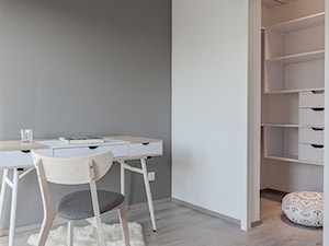 Nowe Kowale - Mała otwarta garderoba przy sypialni, styl nowoczesny - zdjęcie od KODO projekty i realizacje wnętrz