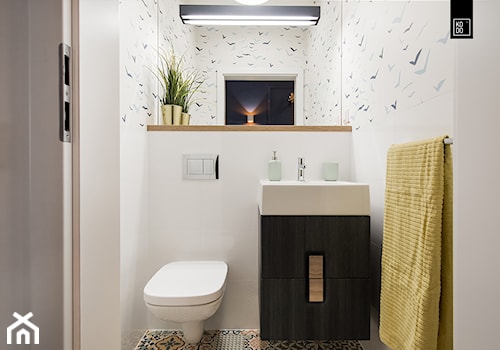 WNĘTRZE Z PASJĄ - Mała z lustrem łazienka, styl nowoczesny - zdjęcie od KODO projekty i realizacje wnętrz