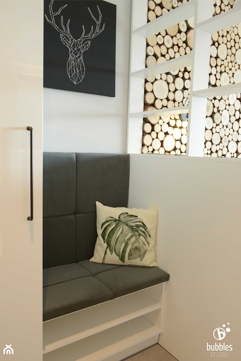 Mieszkanie inwestycyjne Wisła - Mały biały hol / przedpokój, styl skandynawski - zdjęcie od Bubbles Studio