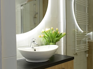 Mieszkanie inwestycyjne Wisła - Mała na poddaszu bez okna z lustrem łazienka, styl skandynawski - zdjęcie od Bubbles Studio