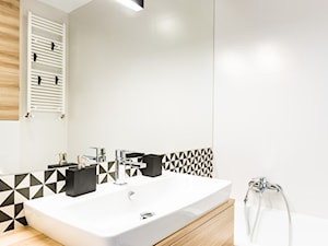 Bliska Wola - Mała na poddaszu bez okna łazienka, styl nowoczesny - zdjęcie od MebleActiv