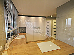 NOWOCZESNY GLAMOUR APARTAMENT 49 m2 - OSIEDLE PARKOWE- KIELCE - Kuchnia, styl nowoczesny - zdjęcie od KAnaBE