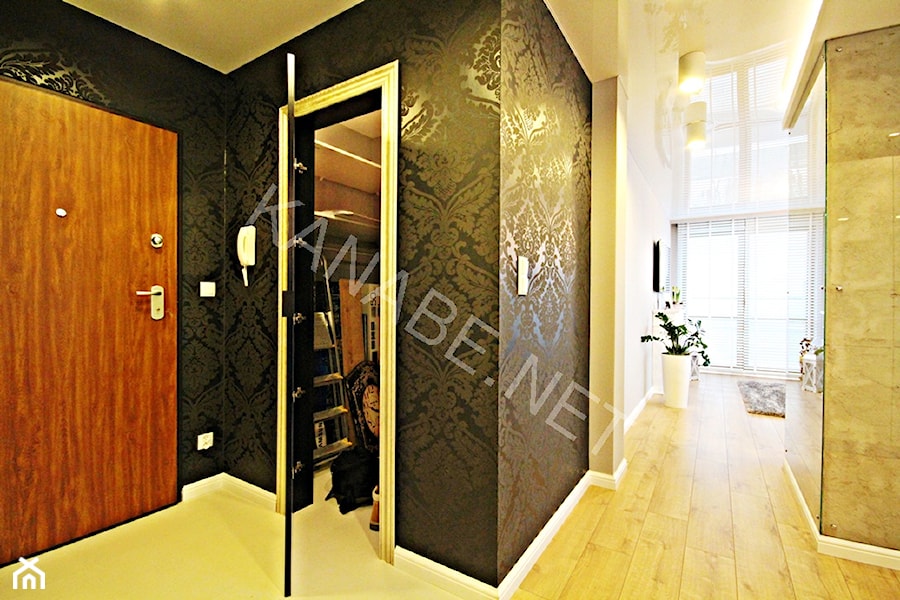 NOWOCZESNY GLAMOUR APARTAMENT 49 m2 - OSIEDLE PARKOWE- KIELCE - Garderoba, styl glamour - zdjęcie od KAnaBE