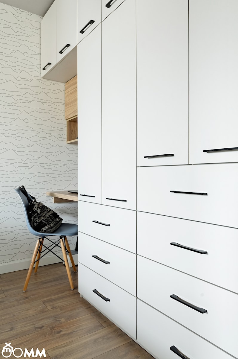 Mała sypialnia - miejsce do pracy - zdjęcie od OOMM Monika Buzun architekt wnętrz
