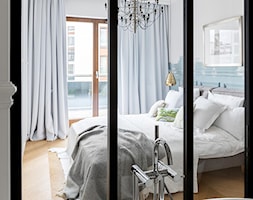 Miejski Styl - konkurs - Mała szara sypialnia z łazienką, styl nowoczesny - zdjęcie od DOMagała Design - Homebook